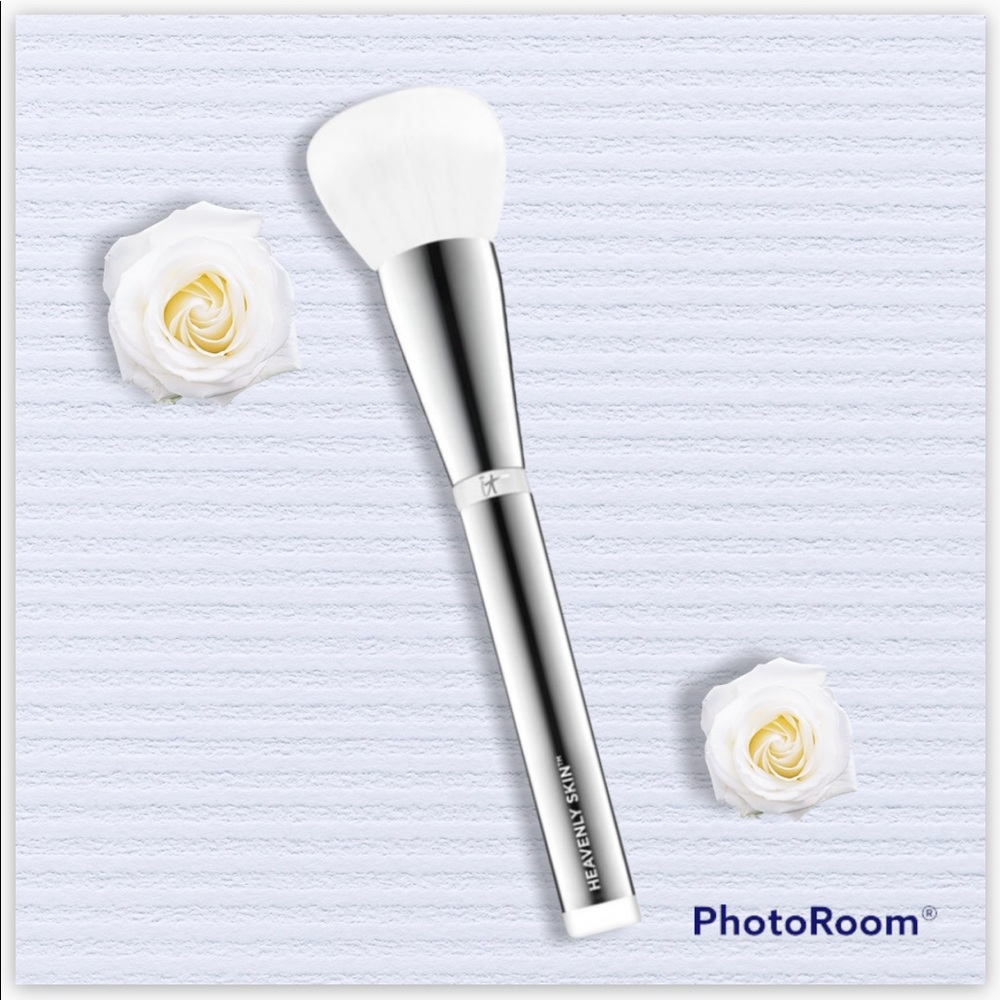 Brand new Heavenly Skin™ CC+ Skin-Perfecting Brush #702
